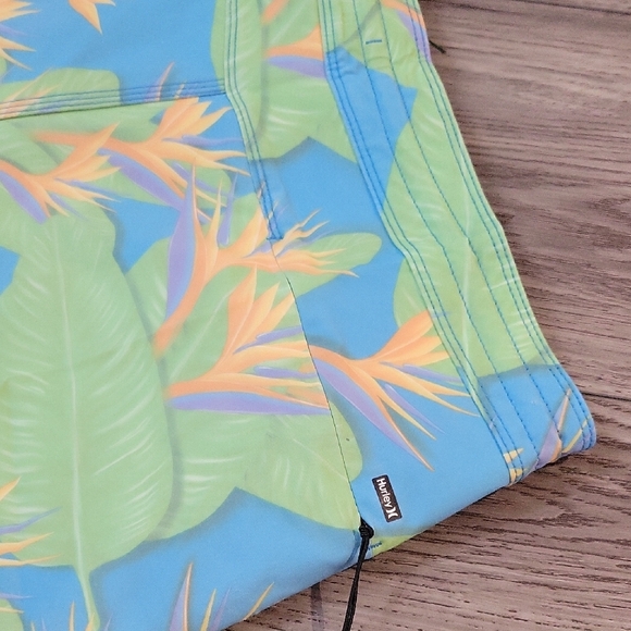 Hurley Blue and Green Floral Board Shorts - Picture 5 of 6